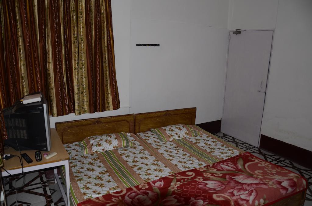 Kim Lawn Guest House Καλκούτα Εξωτερικό φωτογραφία